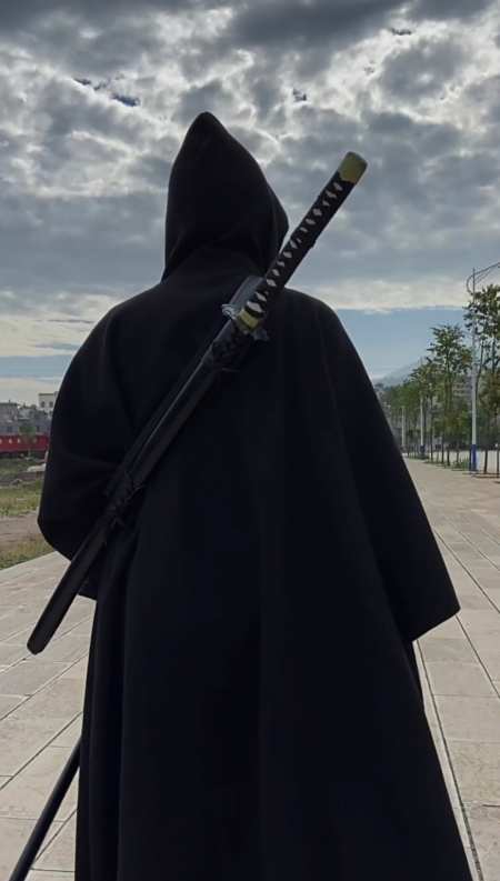 刺客#不良黑袍人:突然想起我16岁的时候自信又张狂的说过我会出人头