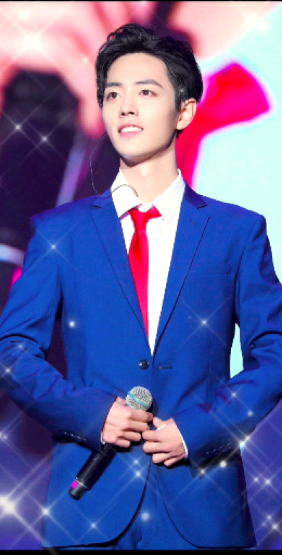 肖战#肖战蓝色系服装像极了蓝色妖姬:敦厚善良,遇见你是缘亦是奇迹