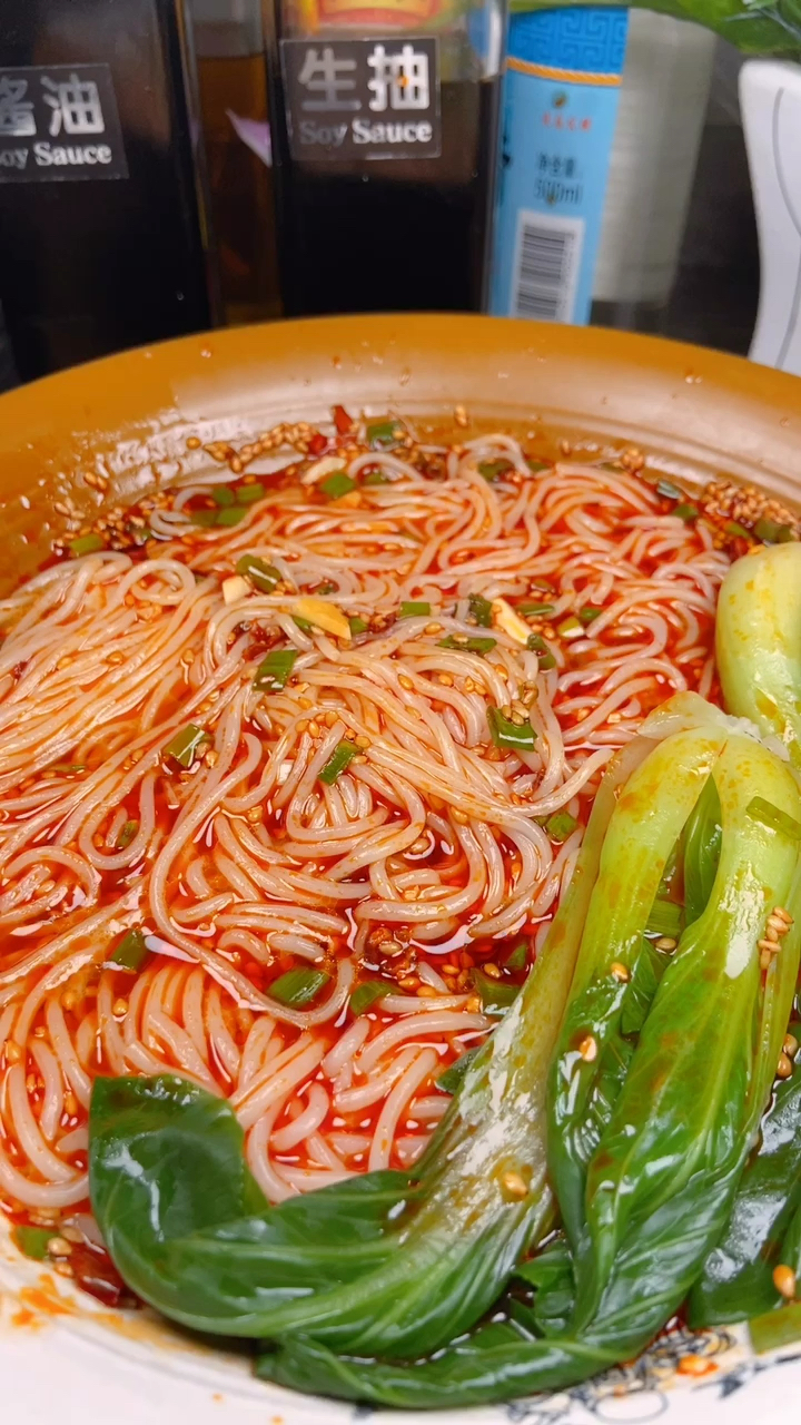 这天气吃麻辣面真过瘾