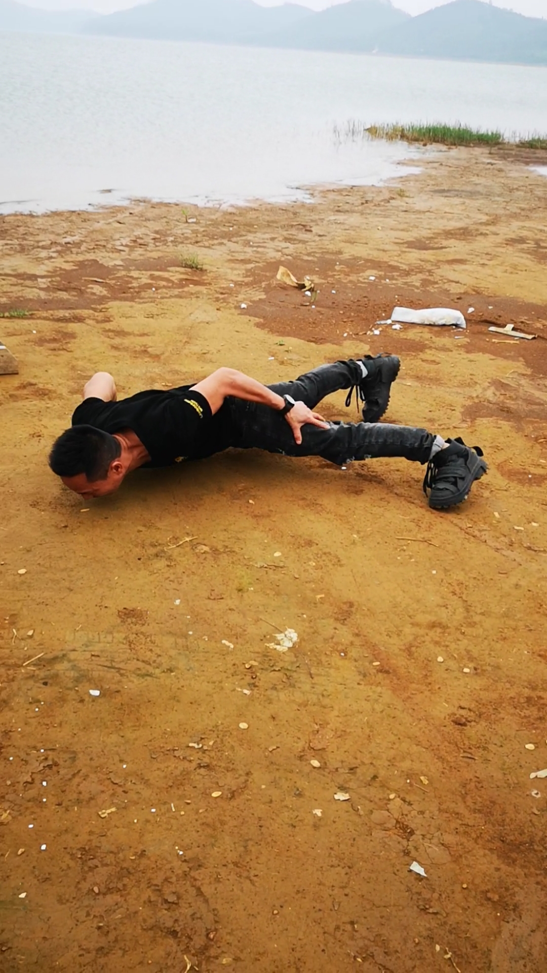 挑战李小龙的单手俯卧撑