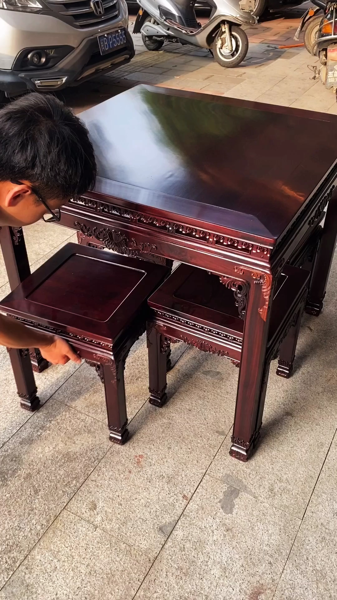 仙作红木赞比亚小叶紫檀休闲方桌,俗称八仙桌,凳子可收纳桌底,约上几