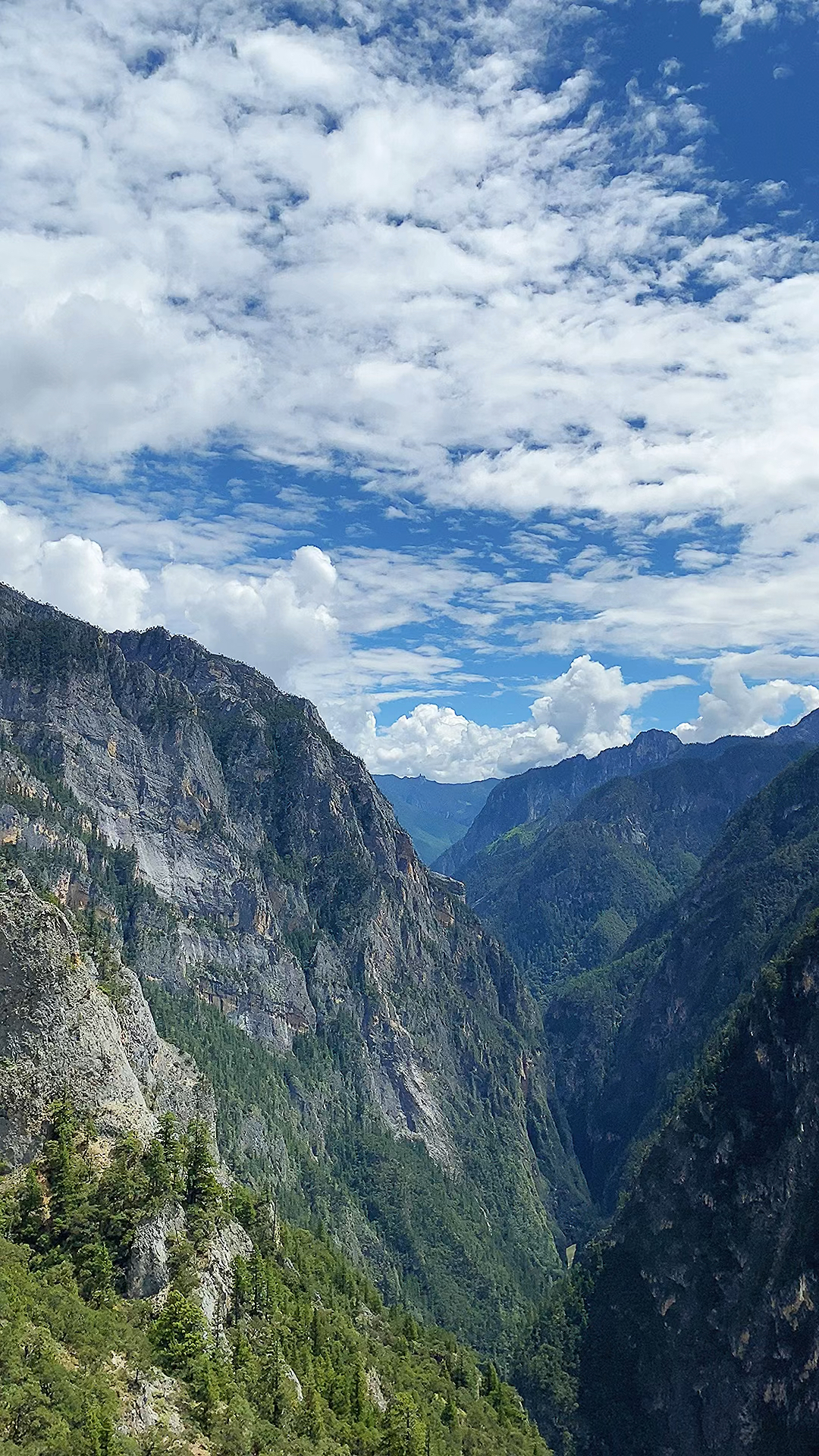 香格里拉巴拉格宗大峡谷香巴拉佛塔