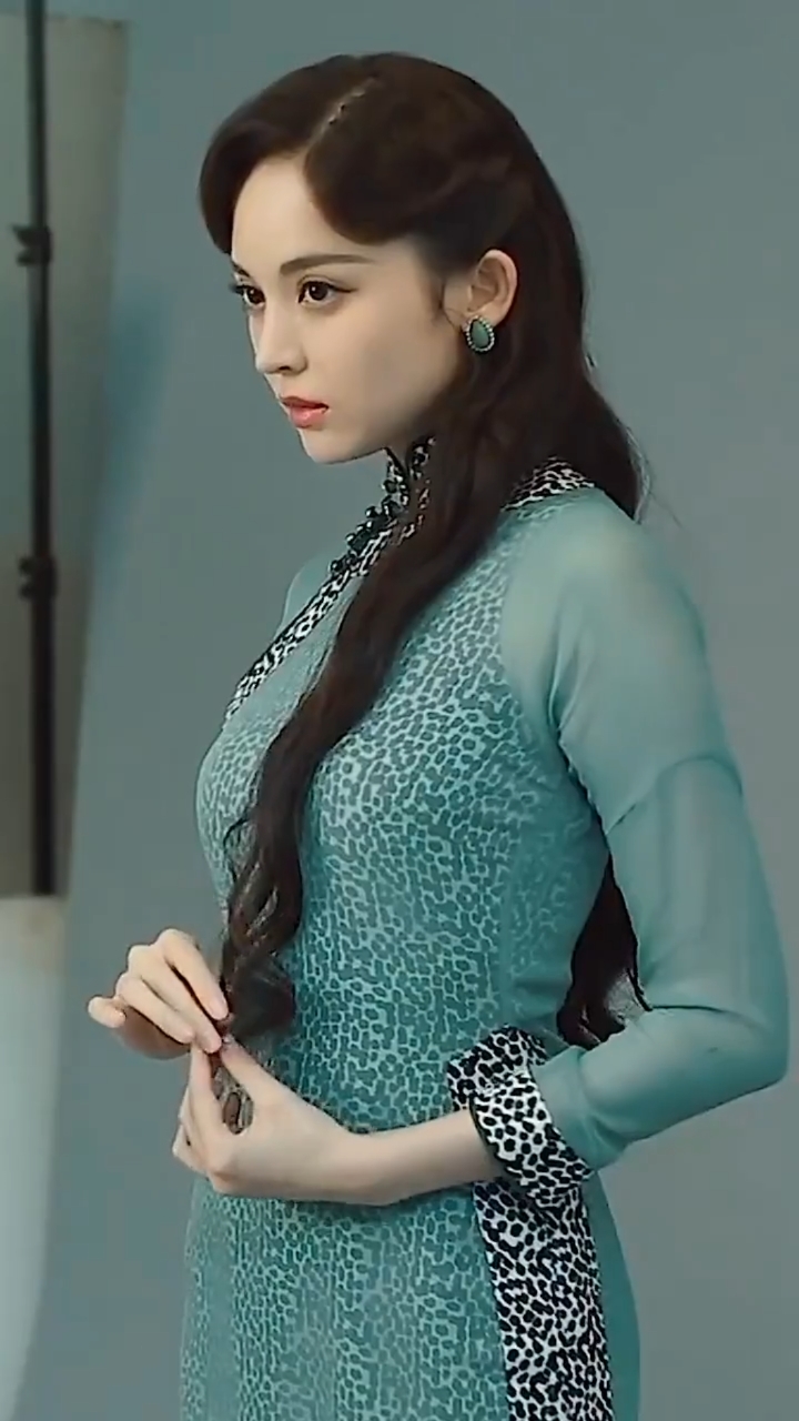 明星娱乐#古力娜扎的民国旗袍秀,太美了!