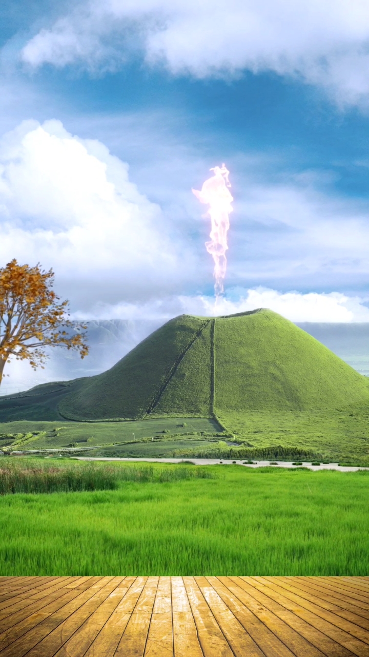 最美的风景#曾经的火山口虽然被绿植覆盖,余火却永不熄灭,冲向天空