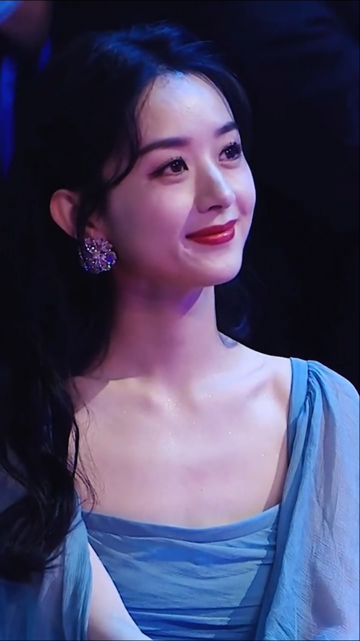 赵丽颖#获得星光大赏年度最具影响力艺人,从农村女孩到一线花旦,平梃