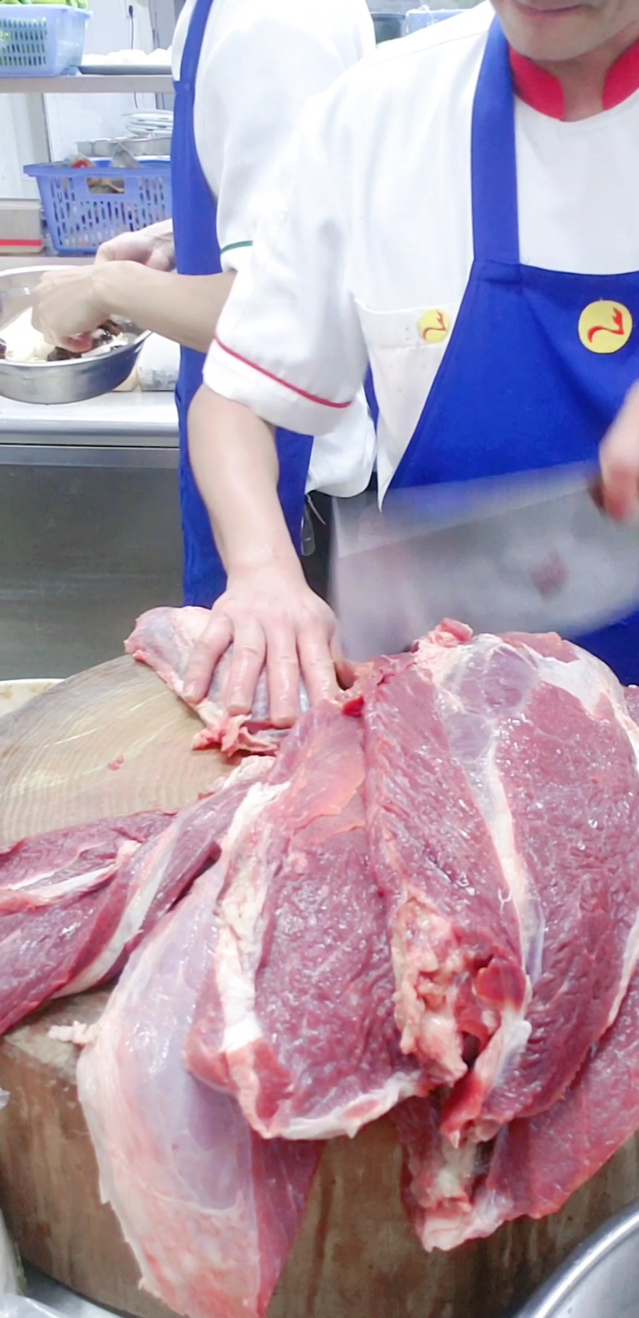 原来酒店厨师是这样切牛肉的.