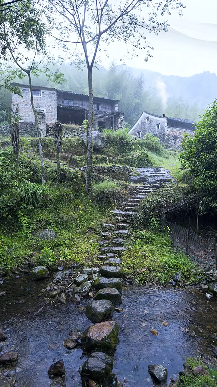 向往的生活#溪水涔涔石径斜,炊烟生处有人家,春雨绵绵淅沥沥,醉了