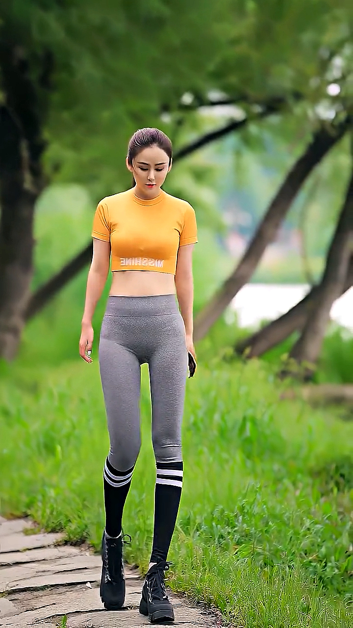 爱穿紧身裤的小姐姐真的好看吗?