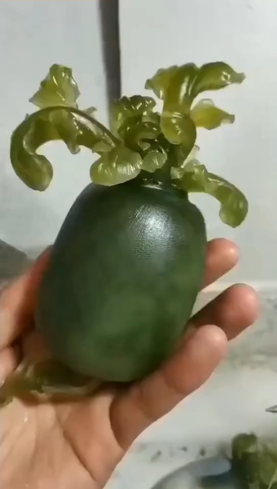 玉雕大萝卜,看着嫩的很,像不像咬一口?