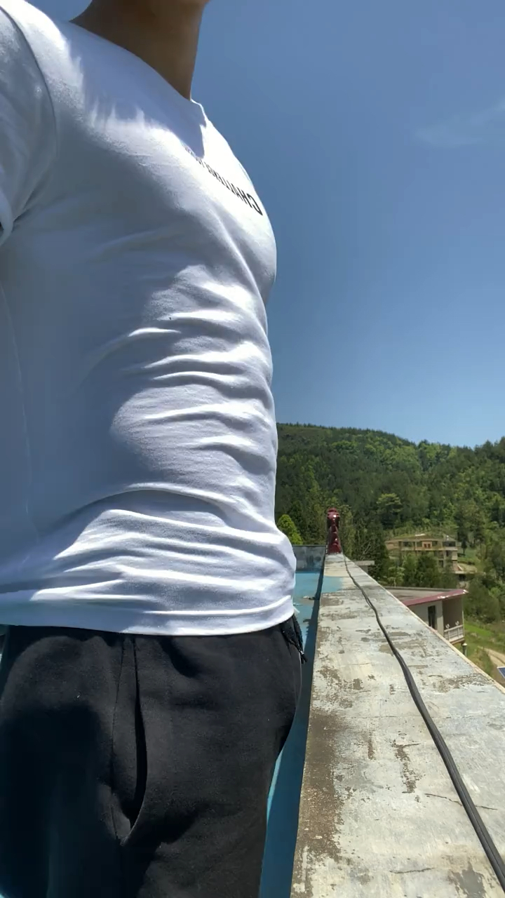 健身帅哥#腹肌小哥哥的胸膛-全民小视频