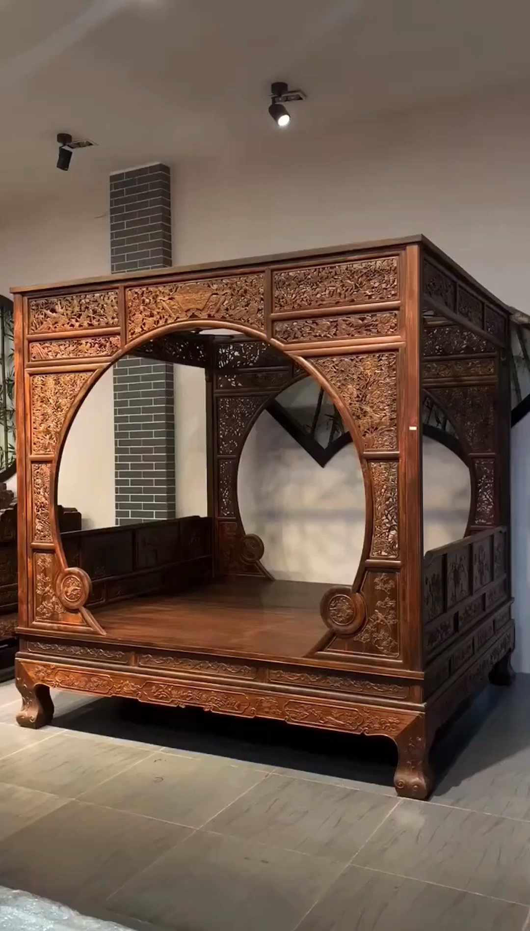 大红酸枝架子床