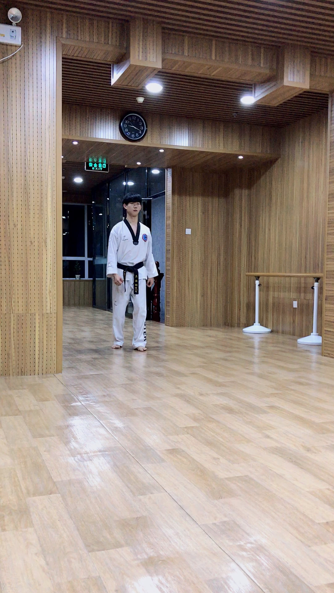 跆拳道#这都踢坏好几张脸了-度小视