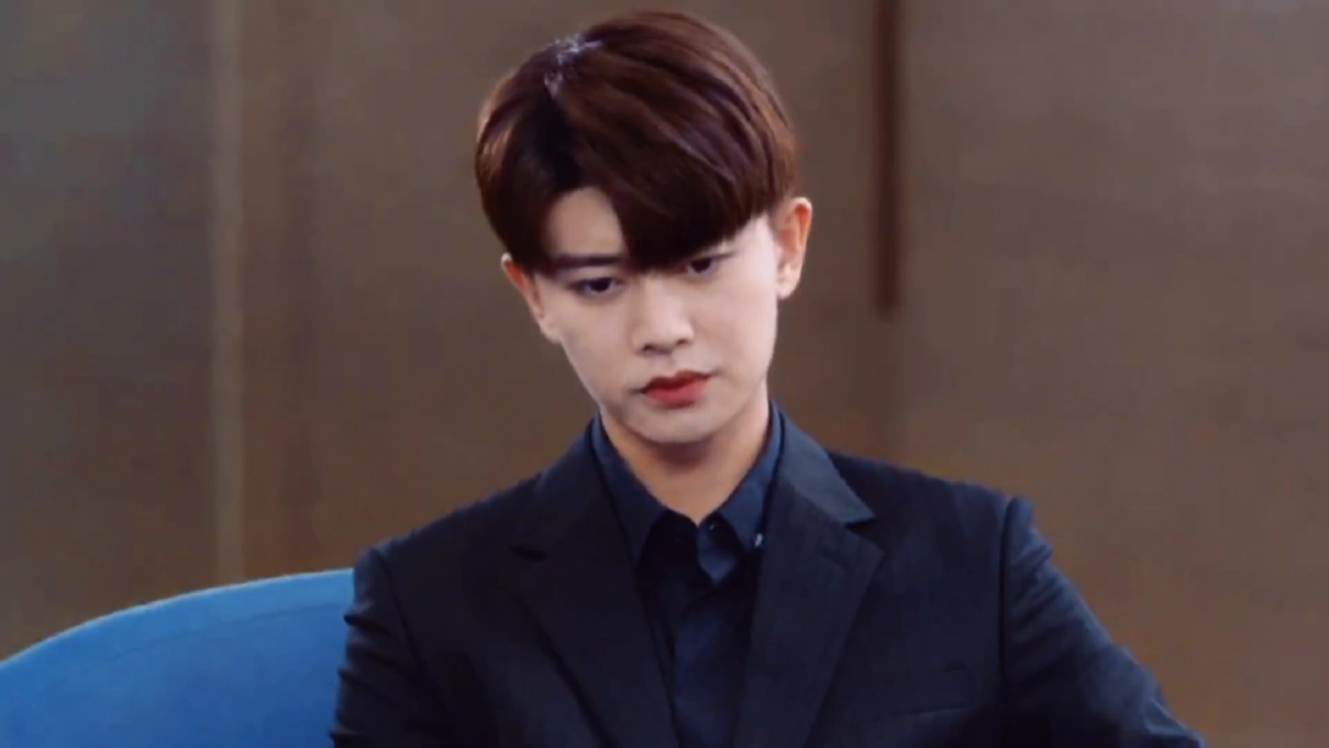 任嘉伦#顾川的西装s真的好帅-全民小视频