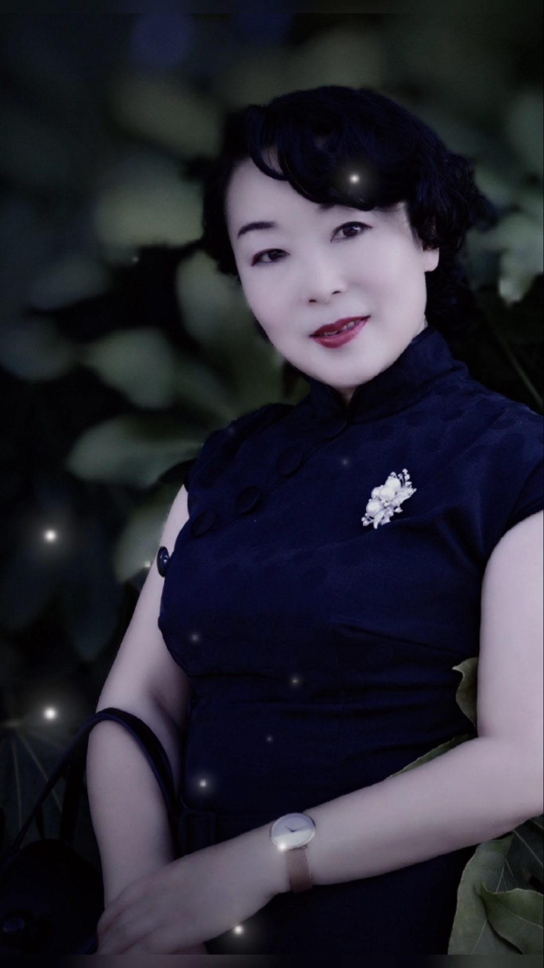 旗袍美女#做一个有风骨的女人——出镜:小鹿