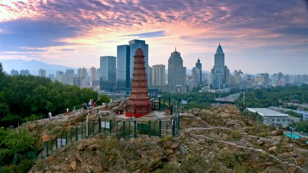 我要上热门#乌鲁木齐红山塔,见证着脚下的发展.