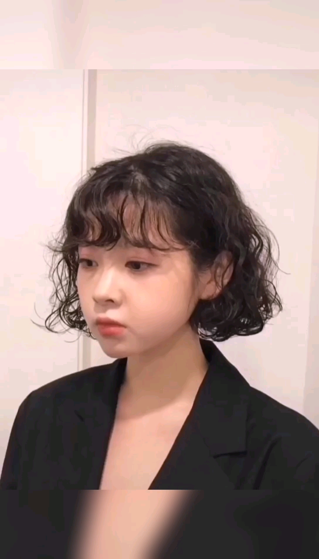 颜值大pk#秋冬发型推荐,短发羊毛卷