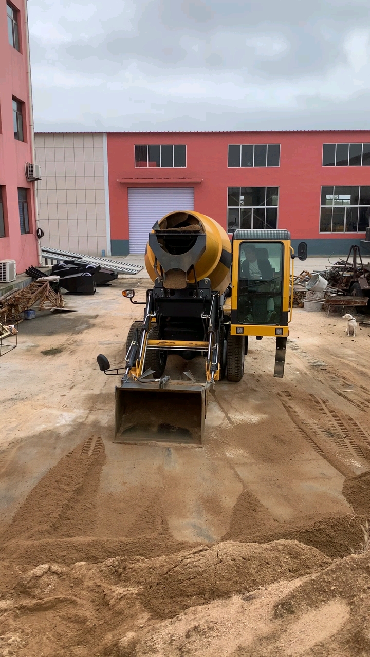 工程机械#混凝土搅拌车,自上料,搅拌,卸料,自动上料搅拌车.