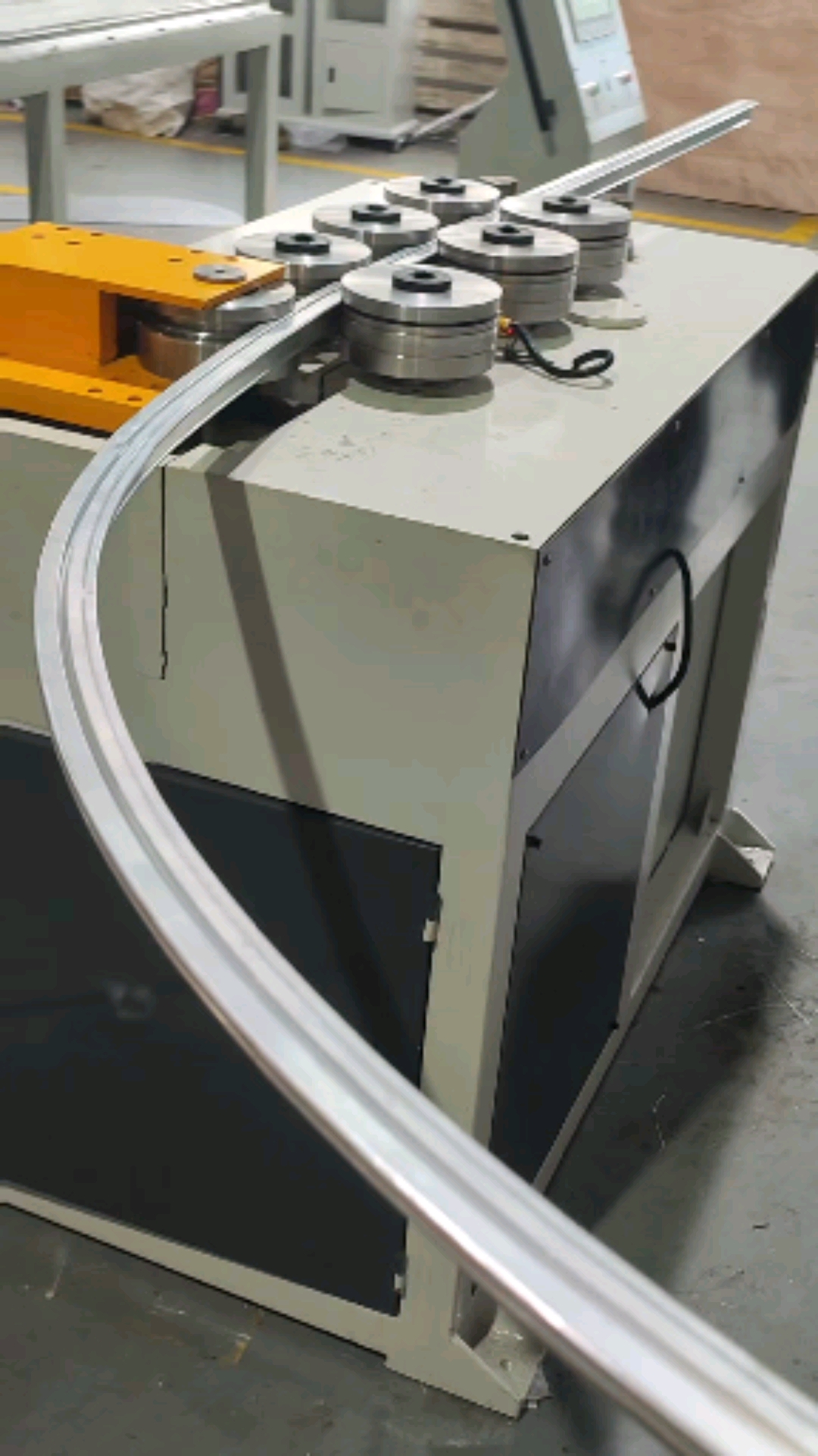 铝型材滚圆机自动滚弯机数控滚圆机-度小视