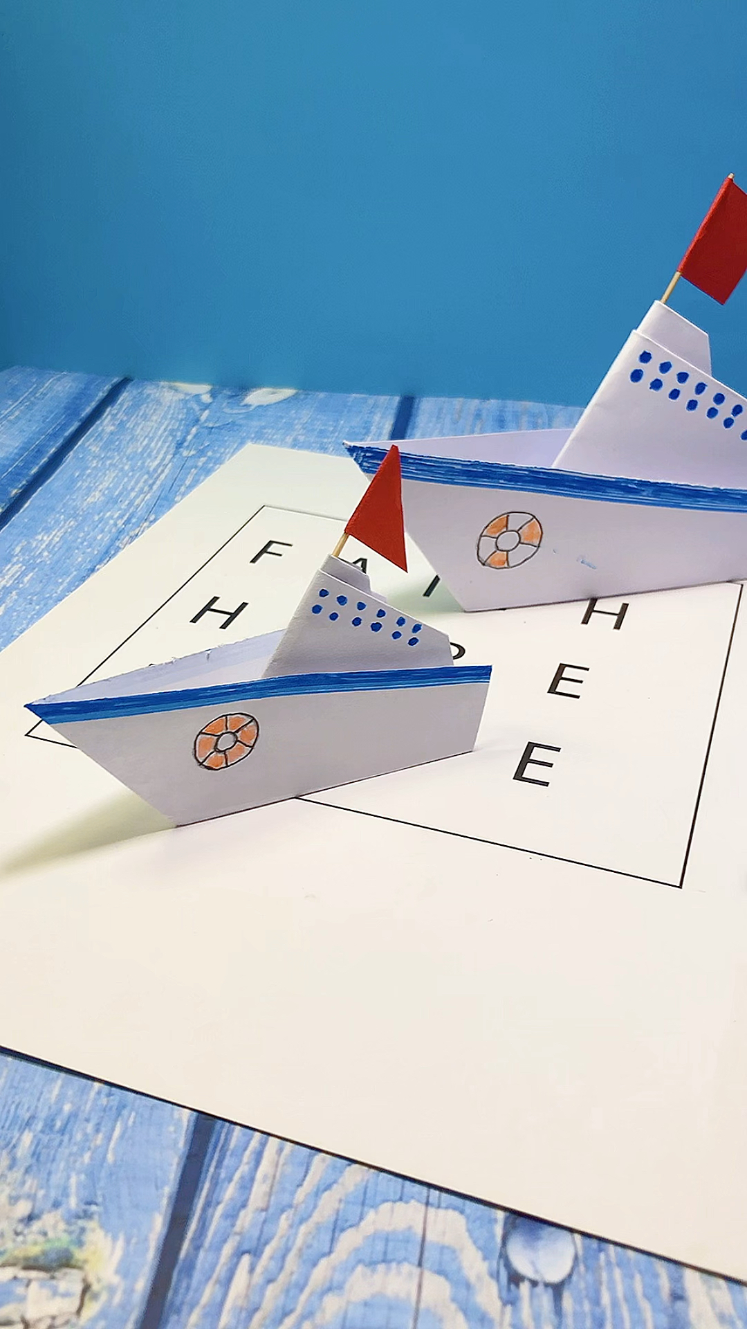 #手工折纸#折纸小船,用一张纸十秒钟教你折一个简单又好看的小船-度小