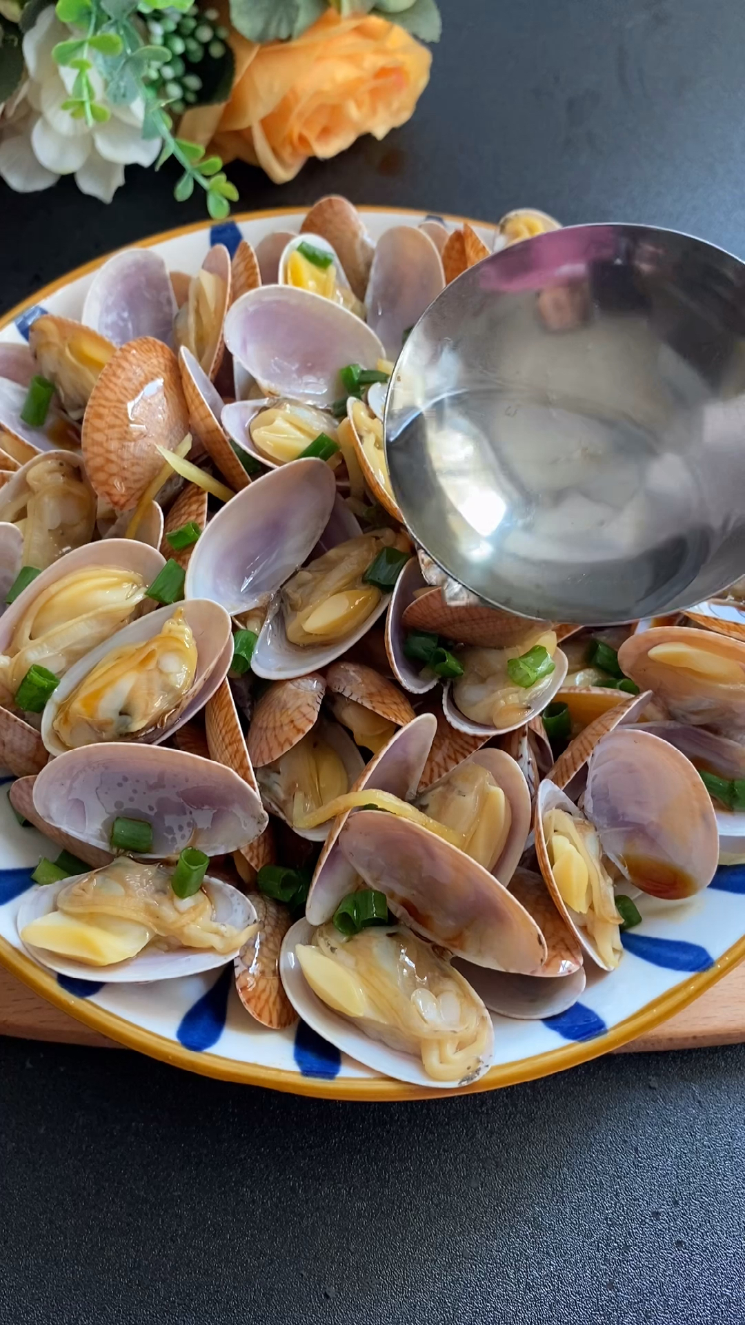 一看就会一做就对的清蒸油蛤原汁原味清甜鲜美