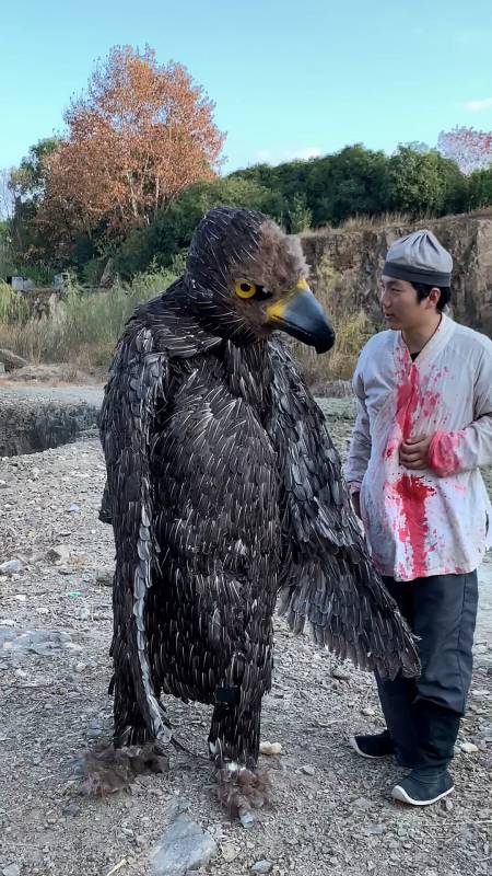 拍戏现场#雕兄这身装备很气派呀