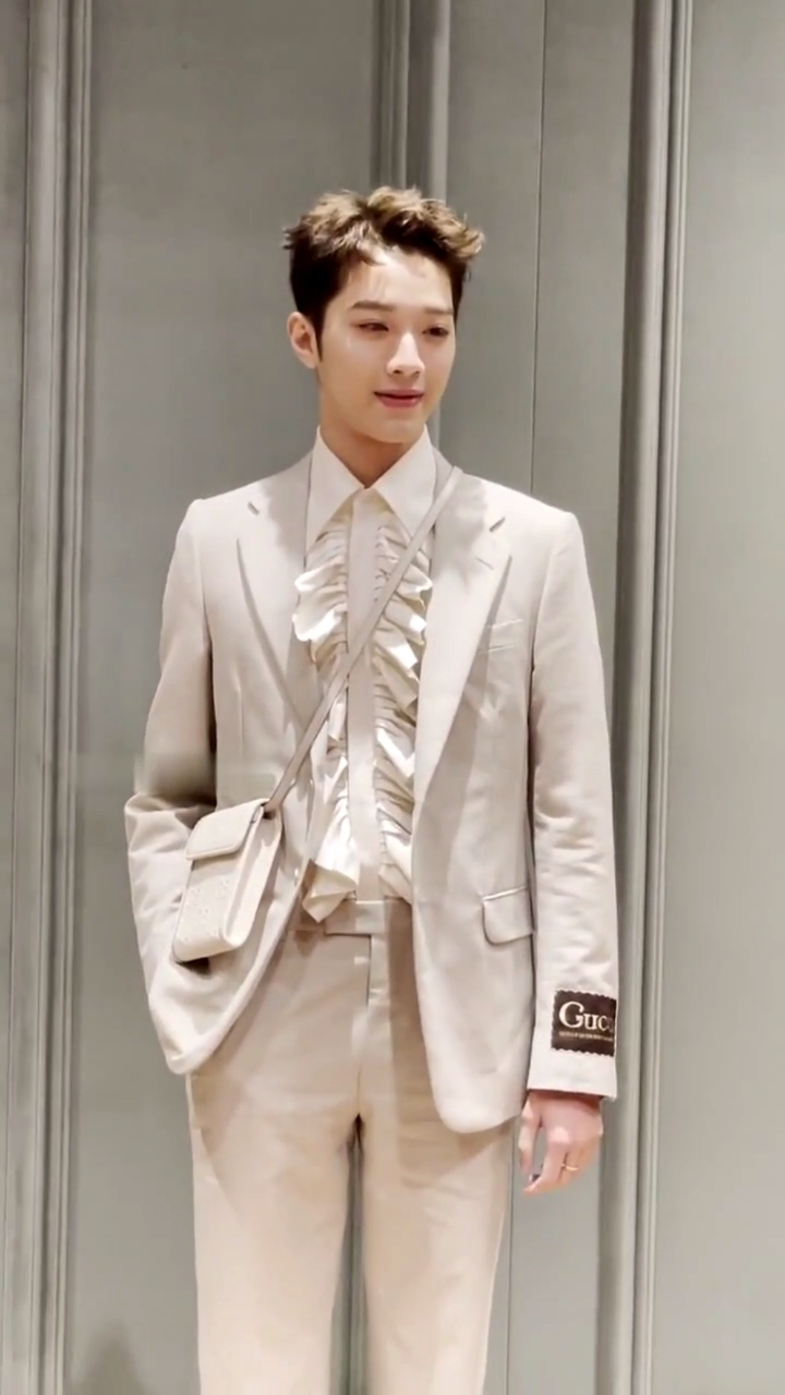 赖冠霖#西装造型,贵气十足!