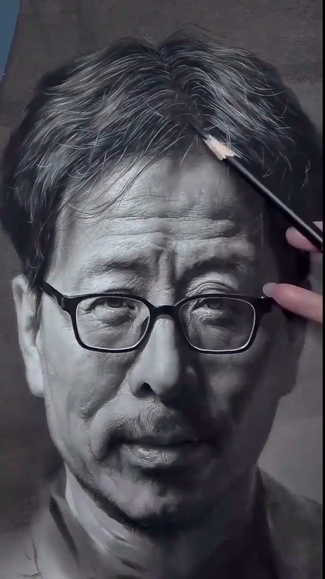 每日素描#刘斌画冷军!见识一下国内素描超写实第一人功底-度小视