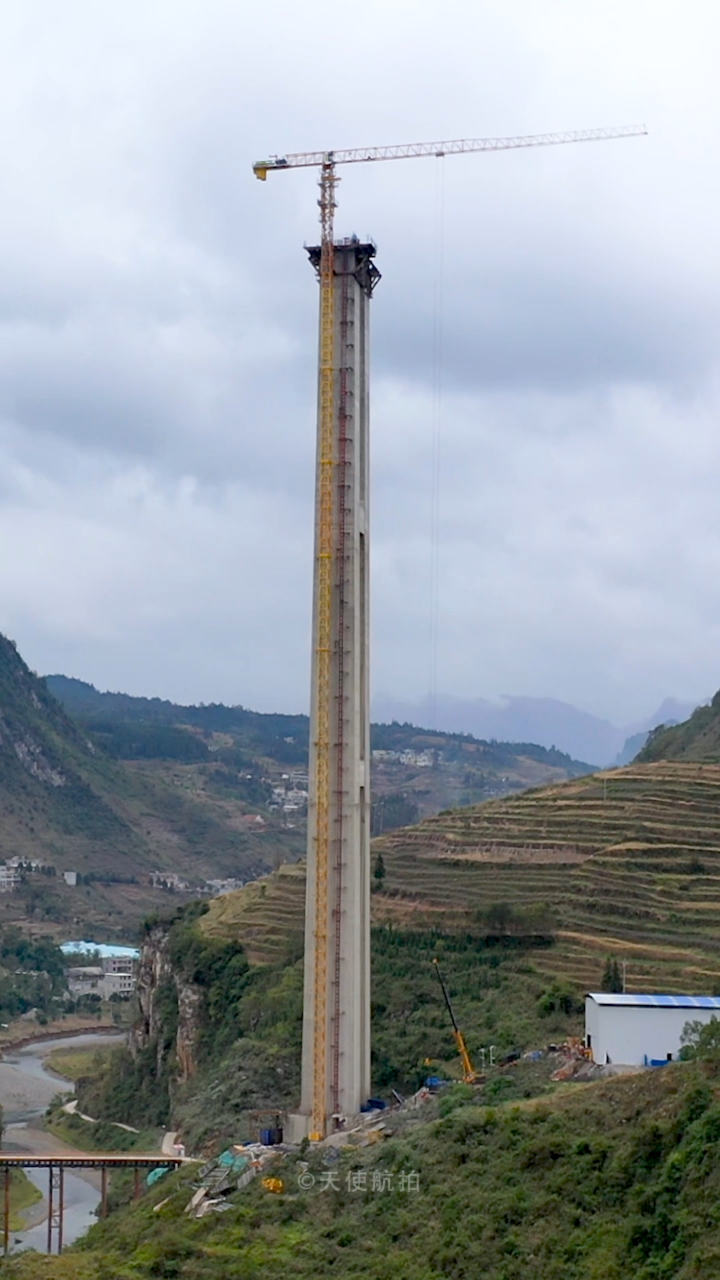 亚洲第二高墩云南镇雄筒车特大桥墩高187米仅次于赫章特大桥的195米