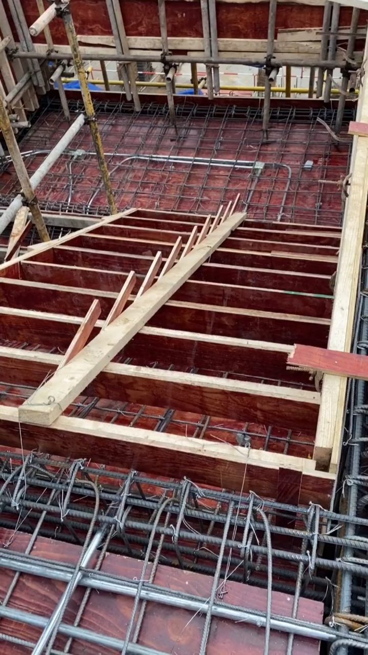 钢筋混凝土#高价木工做的楼梯无可挑剔,你们会选择这种款式楼梯 ??