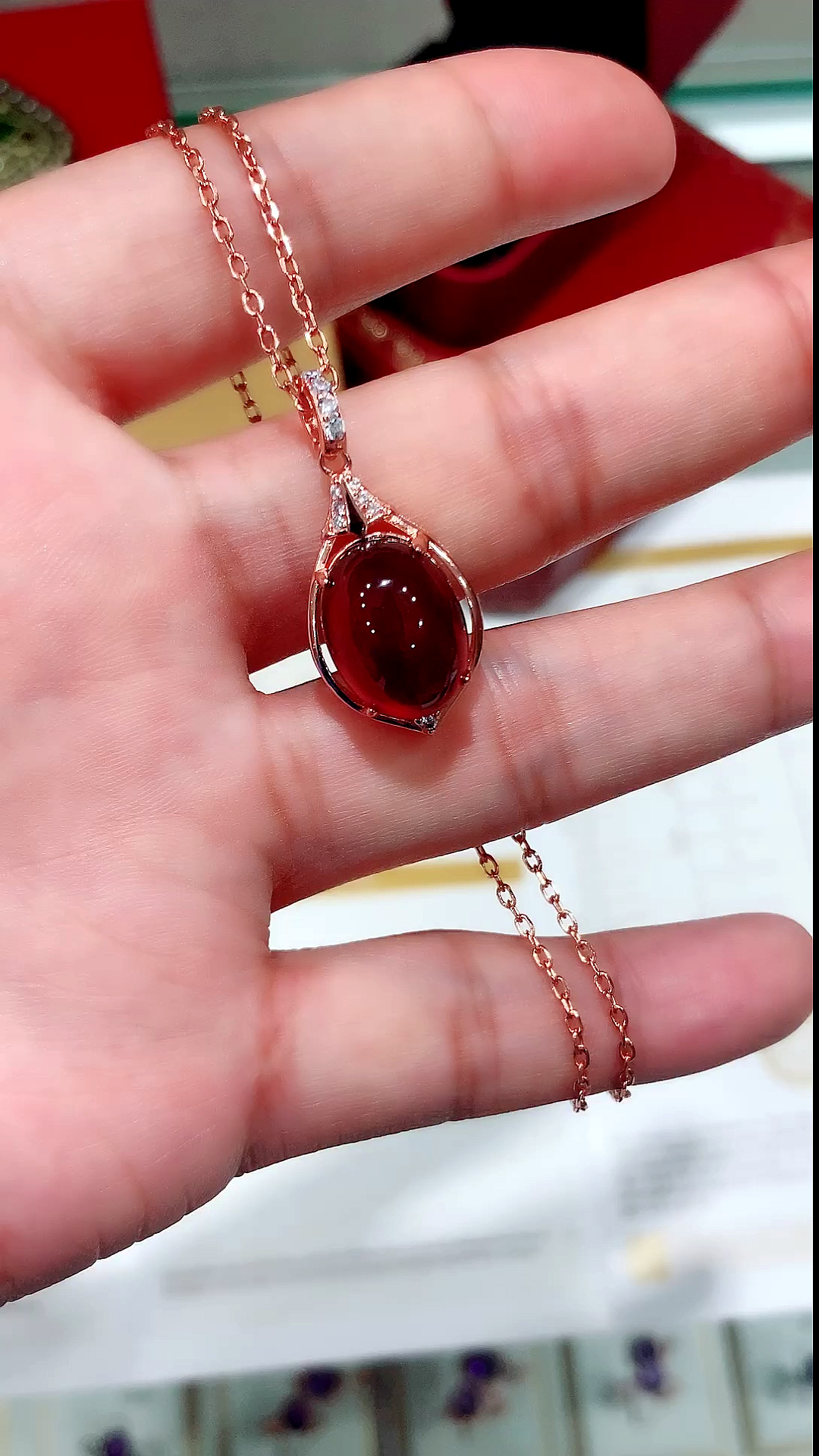 素面石榴石吊坠