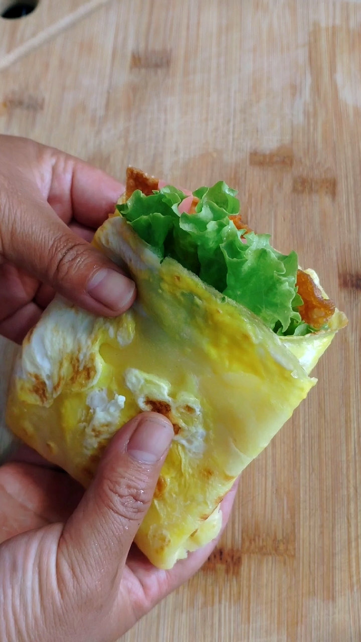 秀出你的拿手菜#在家自制煎饼果子绝对不比外卖差