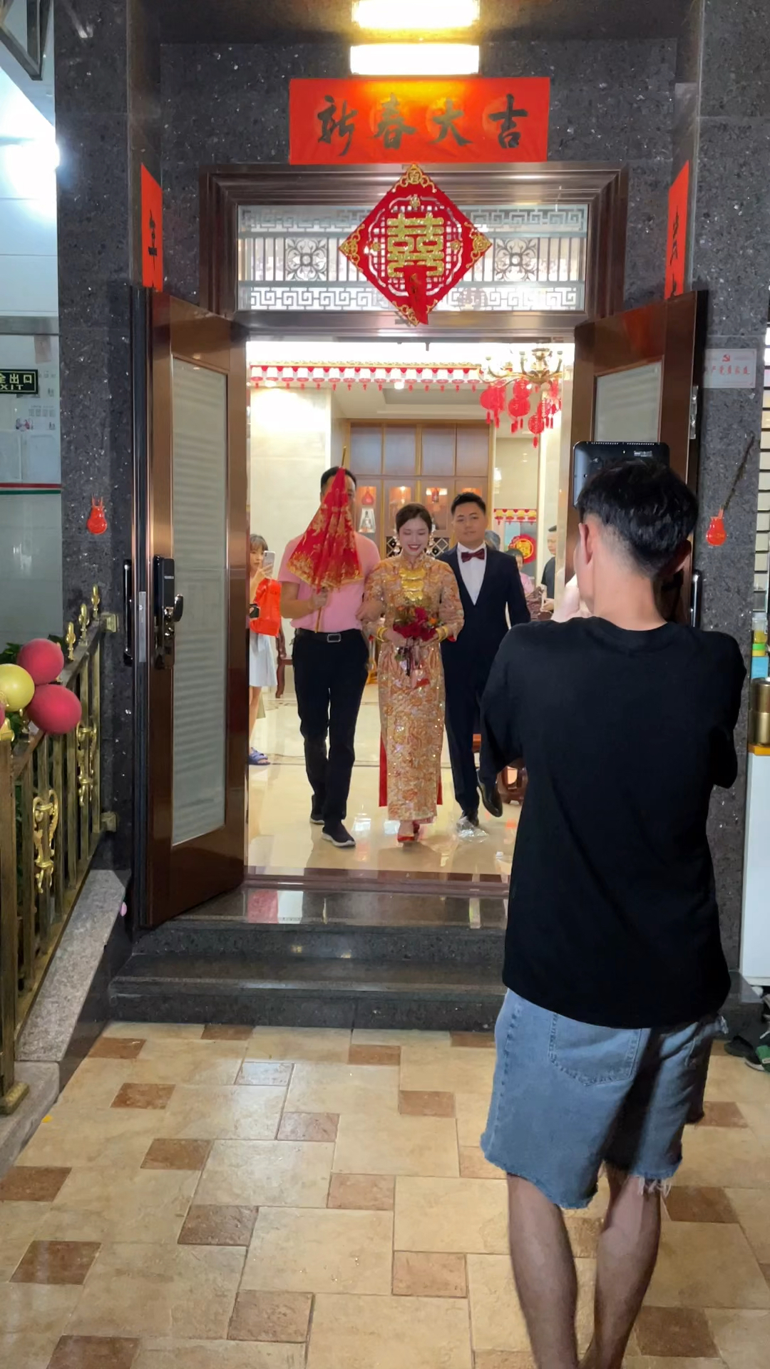 囍缘嫁衣买家秀潮汕嫁女儿潮汕习俗晚上出嫁爸爸为女儿撑伞寓意遮风挡