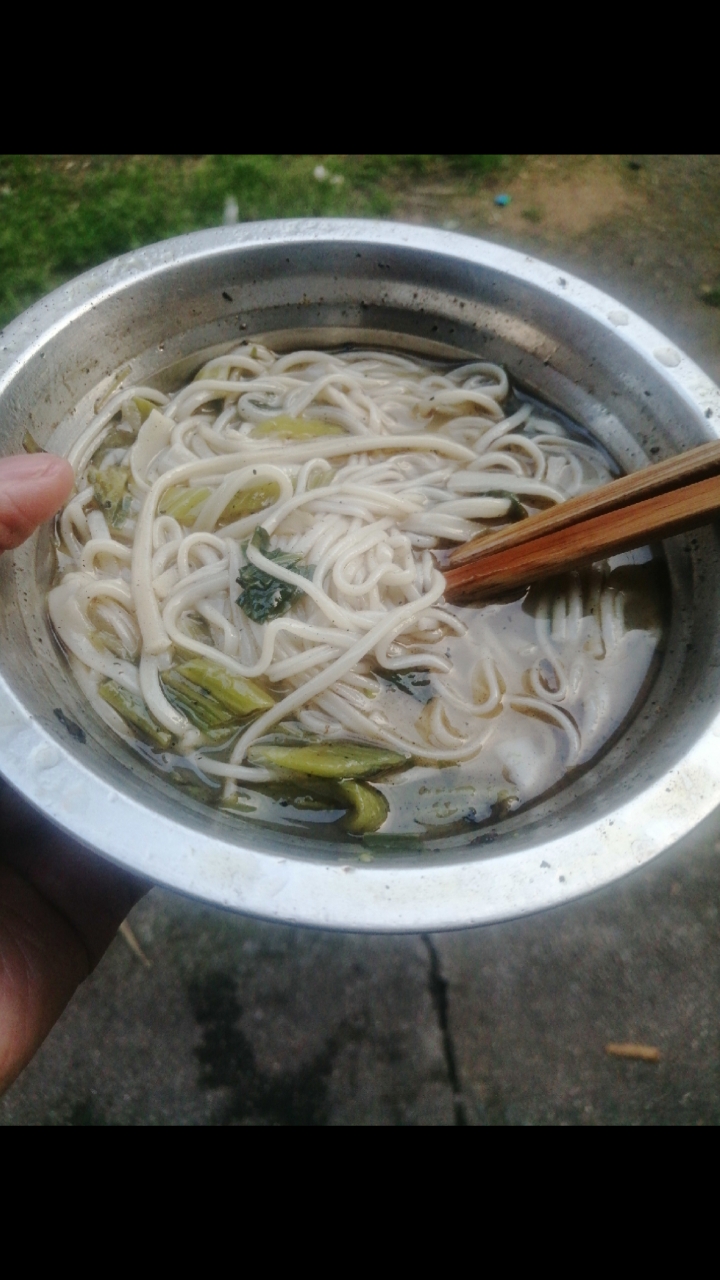 如果有一天真地要到乞讨饭的那一天,路人能否不问原因施舍点.