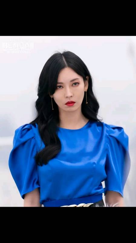 明星穿搭#《顶楼》金素妍人气急升40岁拍内衣广告晒身材