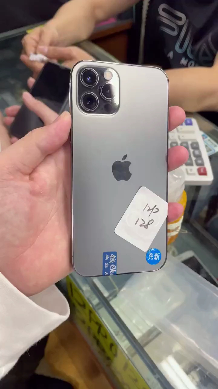 苹果手机充电只有几次的11pro这石墨黑也很好看