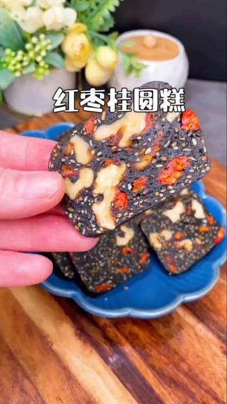 今天吃什么#女生们一年四季都可以经常吃的红枣桂圆糕,做法不难,香甜