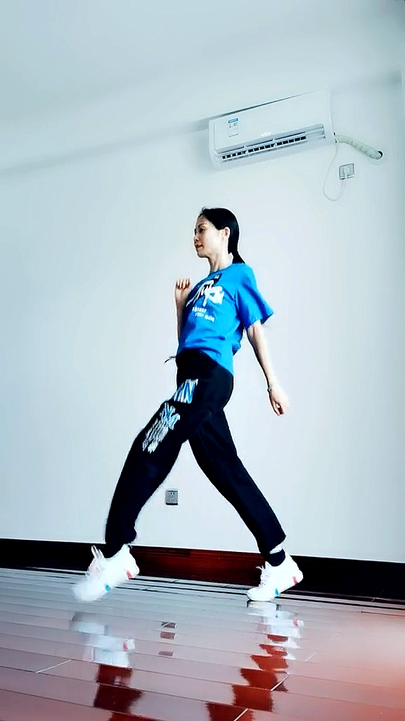 青迗曳舞曳步舞的灵魂奔跑