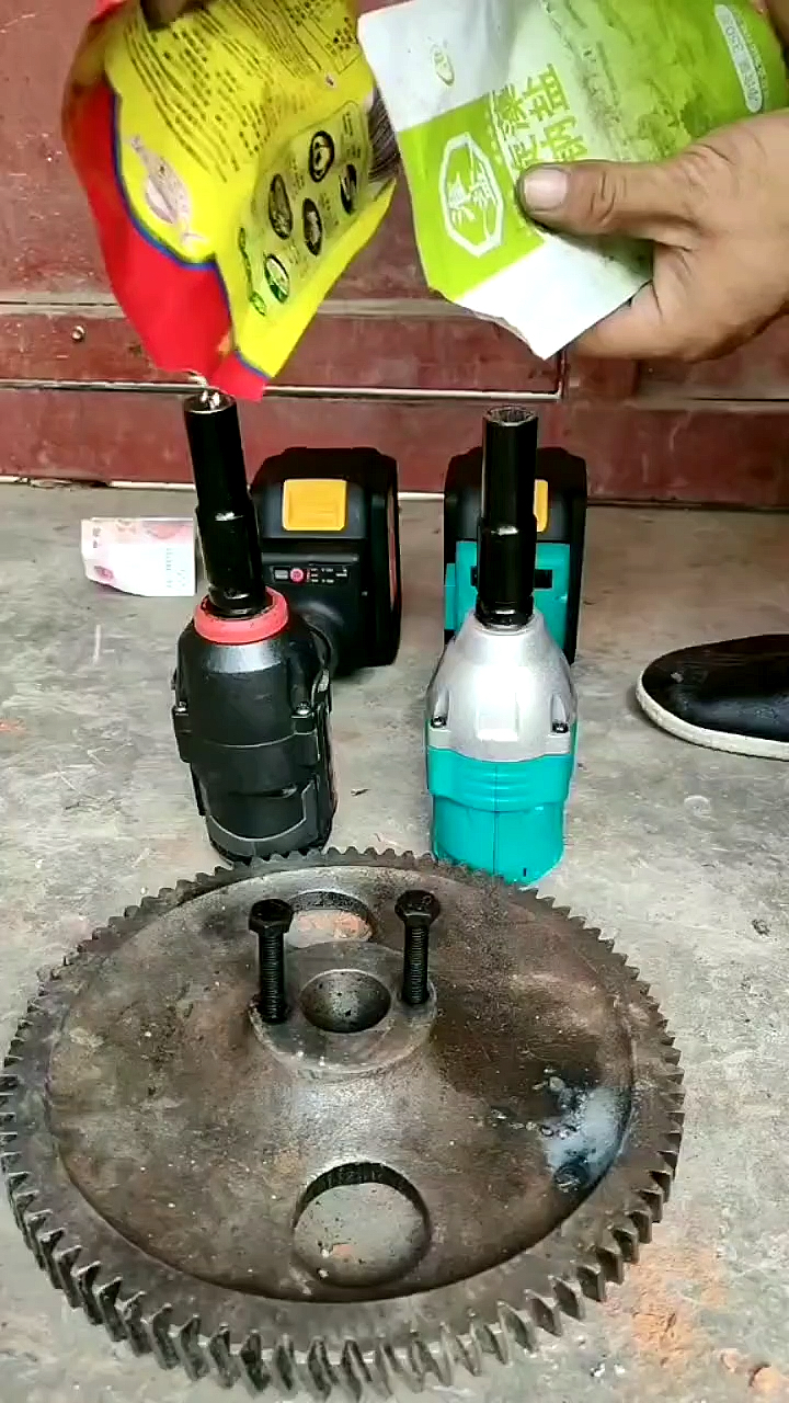 我要上热门#拧螺丝神器,超大扭力,轻松搞定效率高,破坏力测试就这么