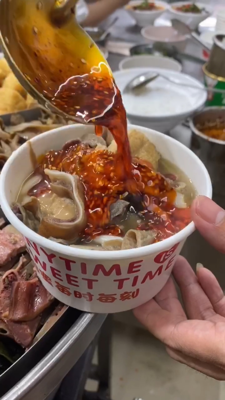 特色美食喷泉牛杂小吃港式喷泉牛杂美食