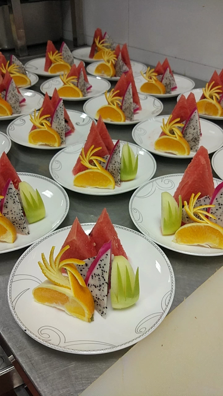 五星级酒店水果拼盘都是这样做的.-度小视