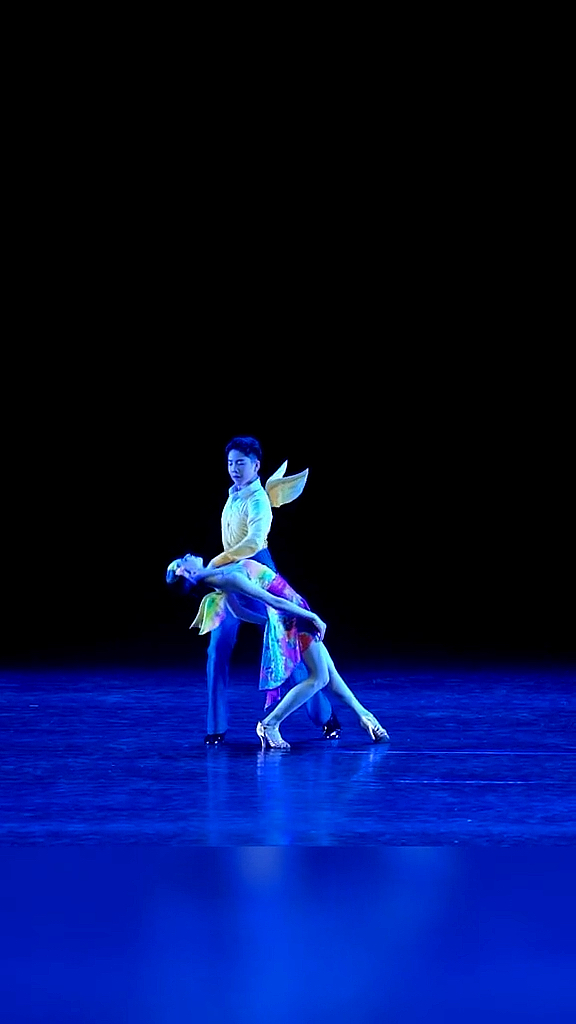 拉丁舞好久不见的墨茉组合越努力越幸运这一次登上了国家大剧院