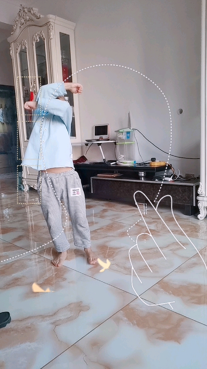 国庆逍遥游#晚餐过后练趟拳,神功堪称雾里烟.试问天下谁敌手?