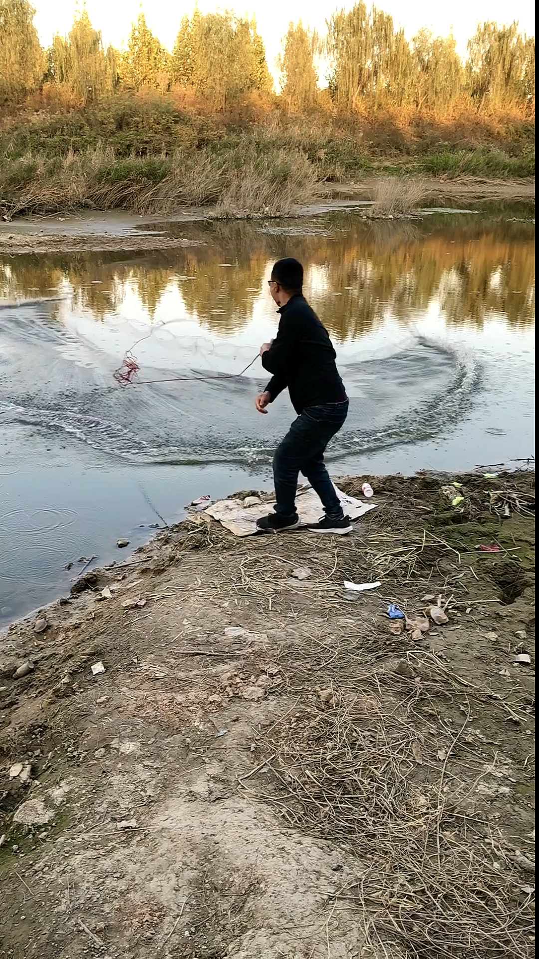 全民撒网总动员#深秋季节鱼活跃度下降,不宜远投