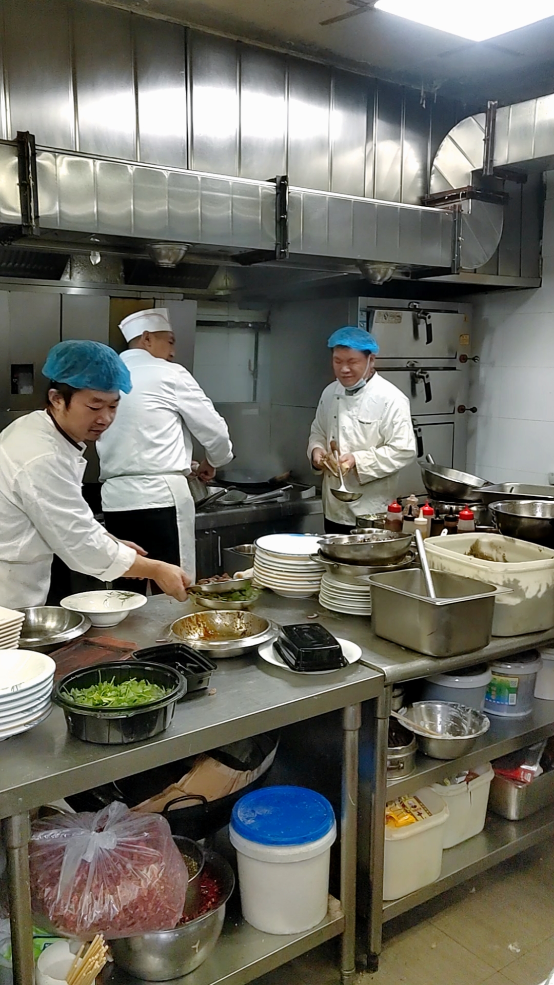 后厨打荷工作也有头