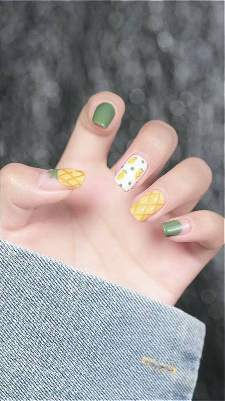 美甲#中指的迷你小菠萝,涂上磨砂封层瞬间就有田园风内味儿了
