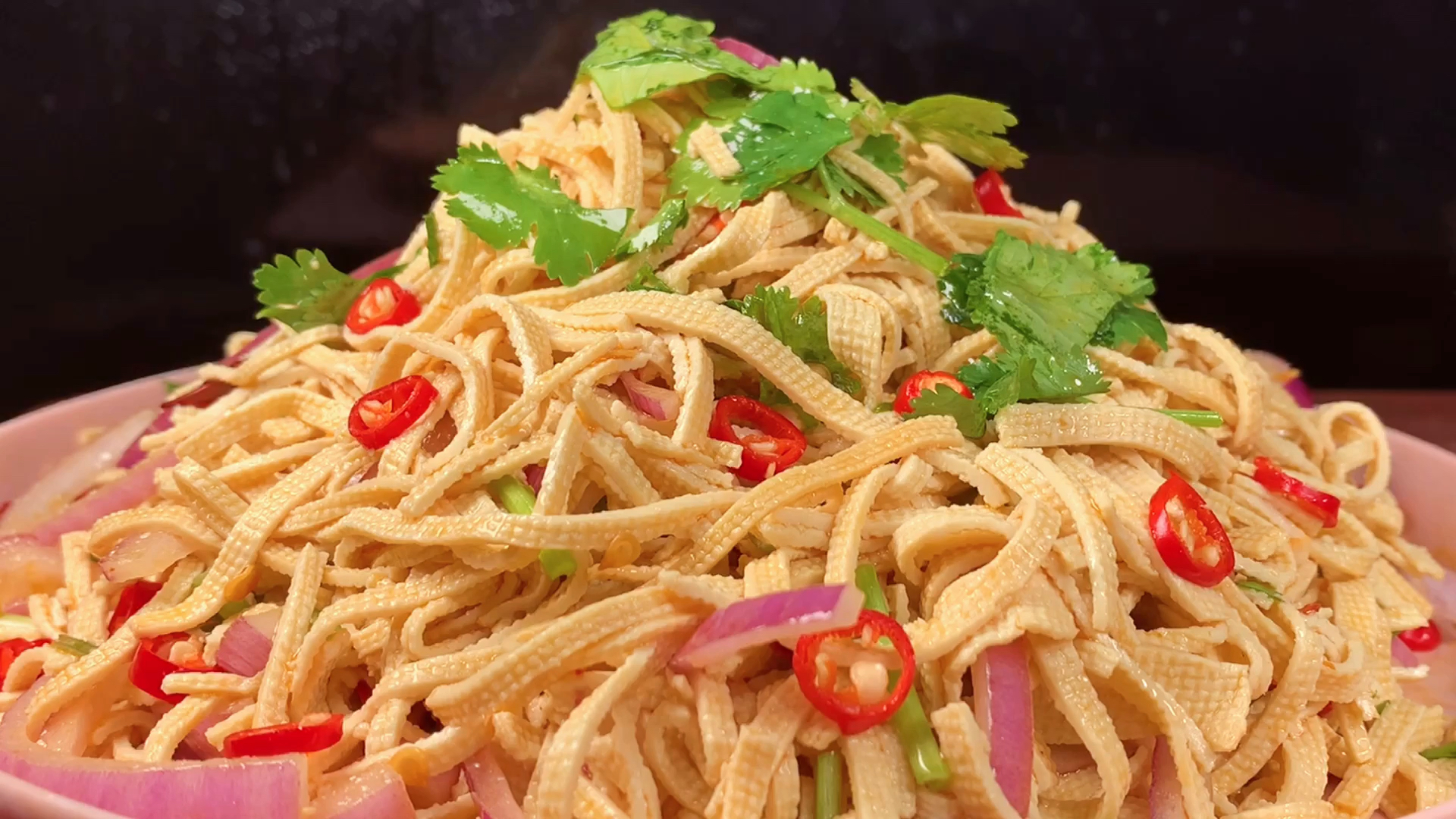 凉拌豆腐丝怎样做才柔软鲜香又有嚼劲,今天王子教你饭店的做法