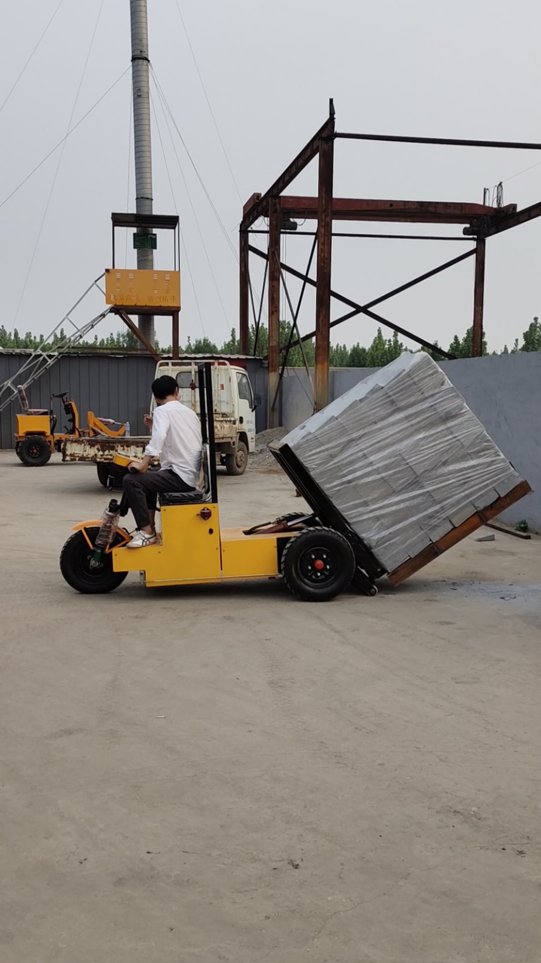 建筑工地专用背砖机#代替人工背砖的神车来了