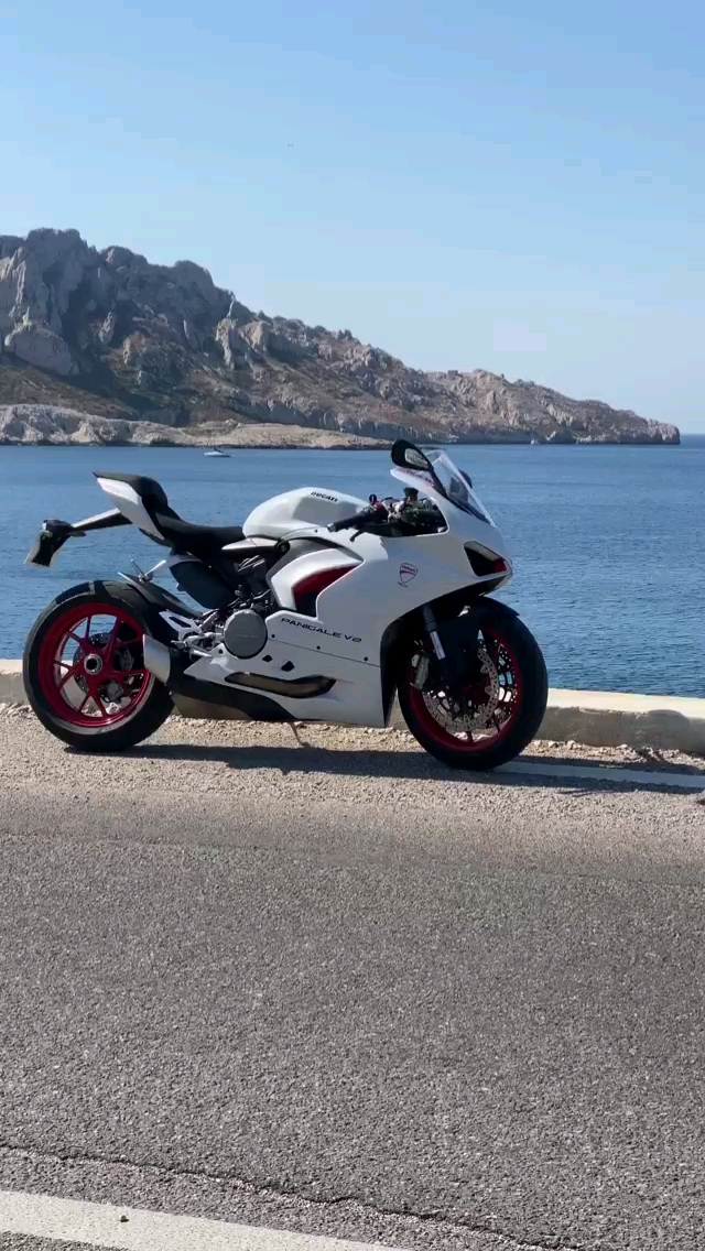 摩托车杜卡迪panigalev2机车