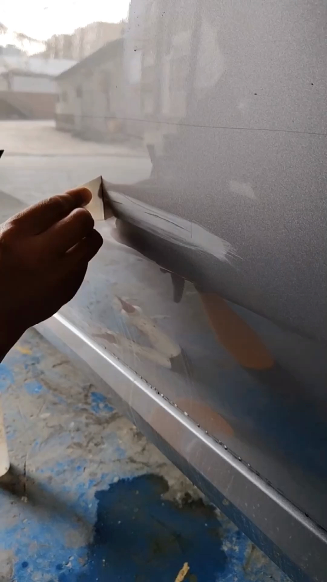 车漆划痕点漆可能不是最好的效果但他是最省钱的修复方法