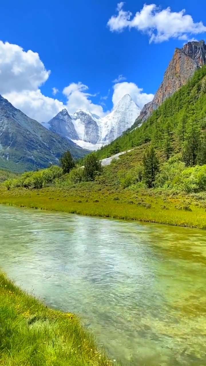 这就是青山绿水吧,这的景色,叫人,心情是多么的,敞亮
